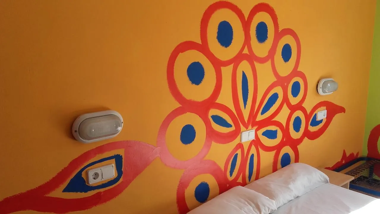 ゲストハウス Hostal サロウ