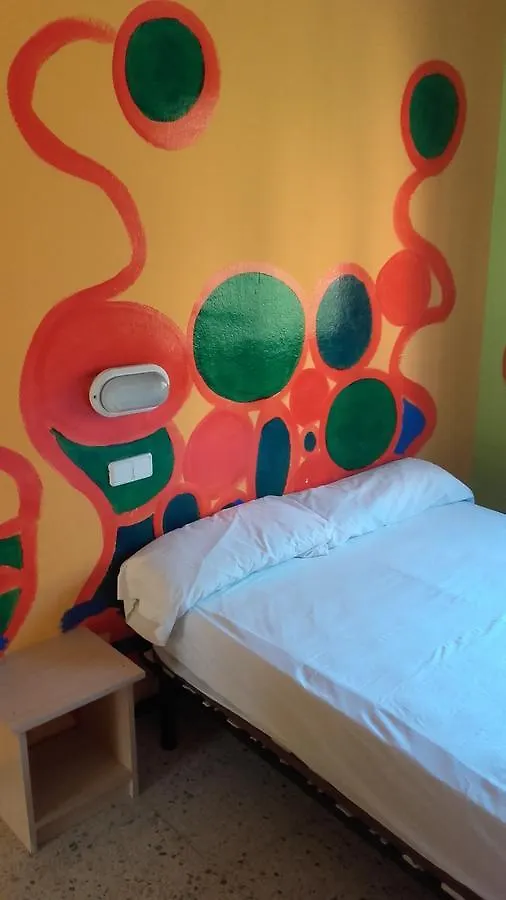 Hostal サロウ ゲストハウス