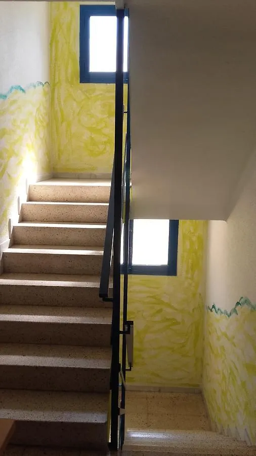 Hostal サロウ ゲストハウス